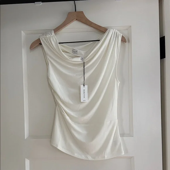 Aritzia Gallery Top - Picture 1 of 2